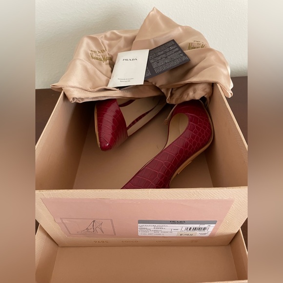 Prada for Neiman Marcus 100th Anniversary Crocodile Pumps Size 38 Retail $4,500 - Picture 14 of 16
